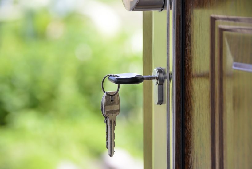 Housekeyskeythedoorcastlethebackground Beauty Army essential tips to consider when preparing for your monthly mortgage