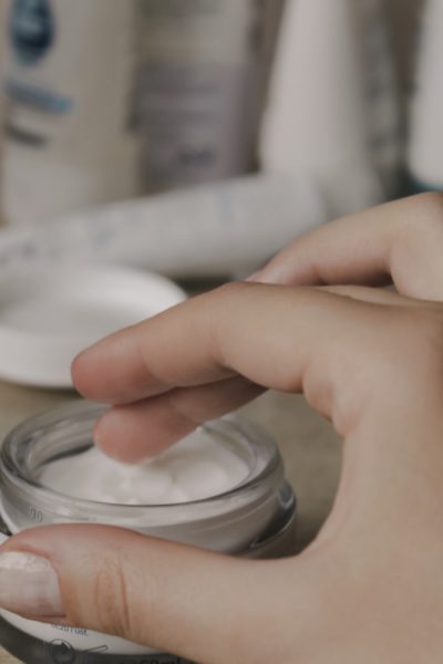 Personsfingertouchingwhitecosmeticcream Beauty Army what are the best beard conditioners and how do you use them