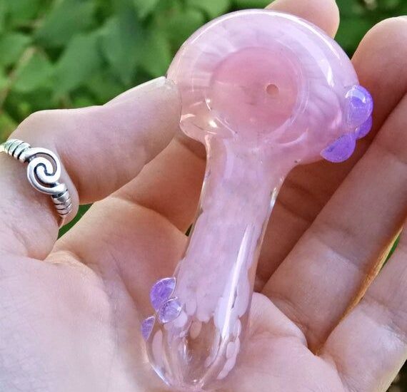 How to Find Cute Girly Pipes for Your Glass Pipe Collection?