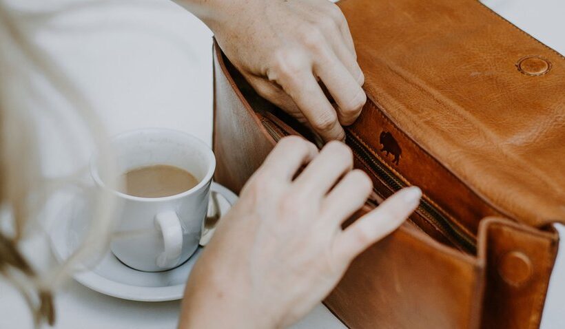 Womenspursesandpocketbooksbuffalojackson1400xprogressive Beauty Army 5 beauty items you should always have in your purse for on the go
