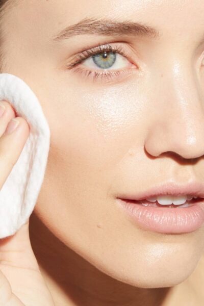 a daily skincare routine for beginners