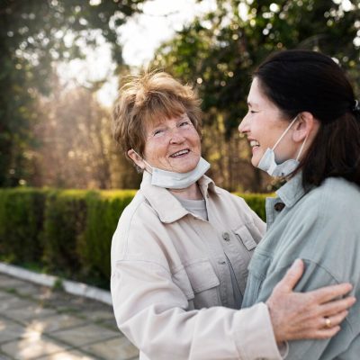 How to Help an Elderly Loved One Feel Beautiful